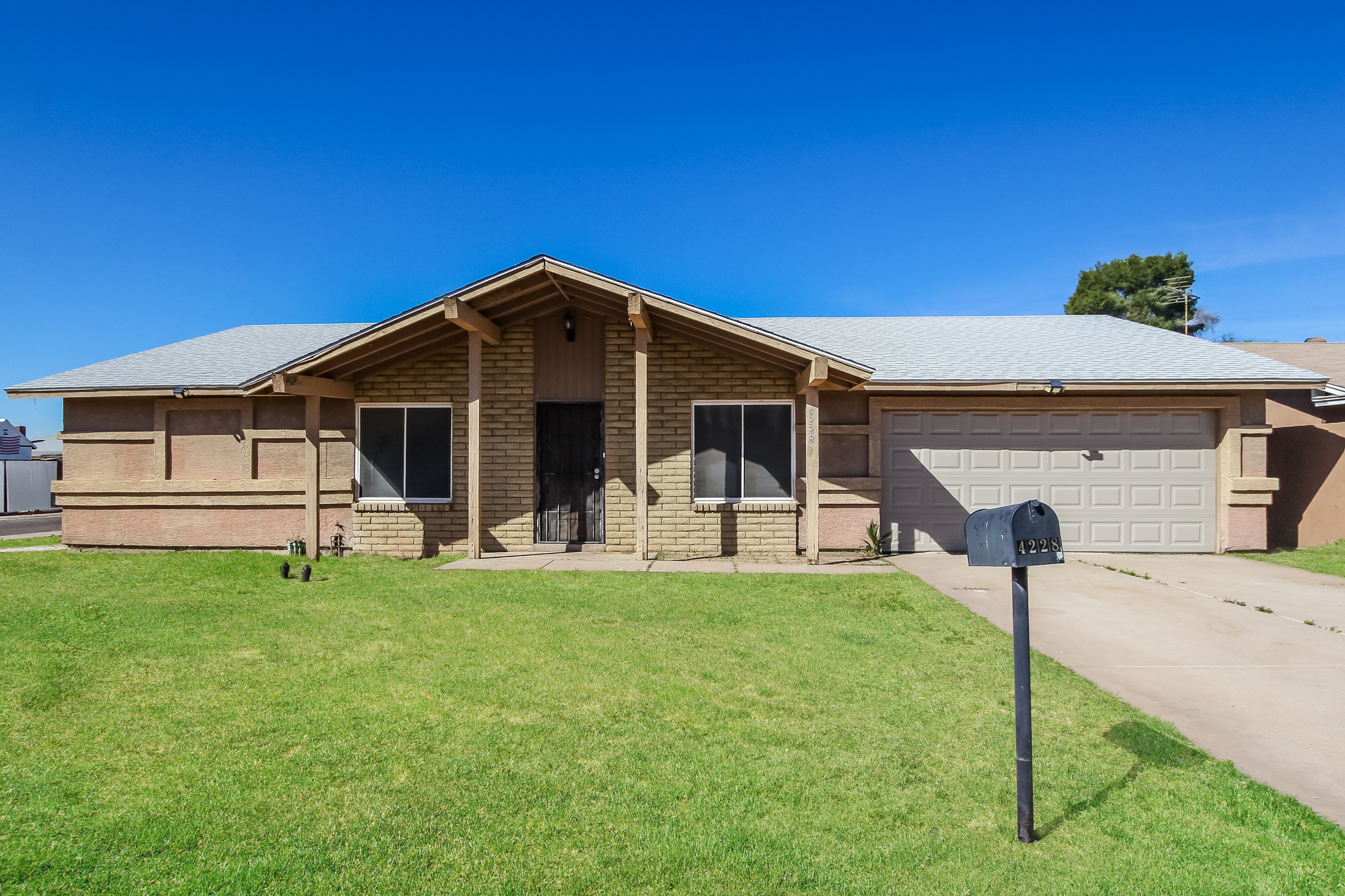 4228 N 85th Dr Phoenix, AZ 85037